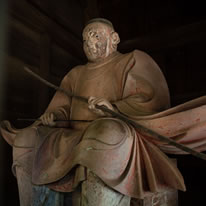随神門の随神像（左大臣）